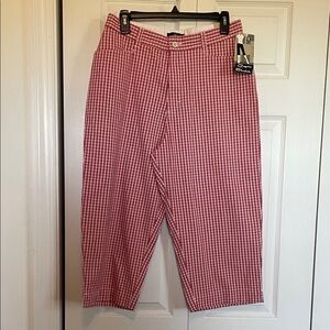 NWT sz 12 Lee Khakis Red Checkered Capri Pants. Mid rise below the knee stretch